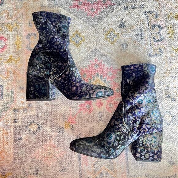 Vero Cuoio Velvet Floral Geometric Booties Size 38 7.5 - Picture 1 of 10